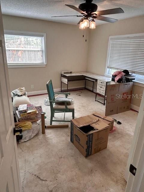 合同活跃: $460,000 (4 贝兹, 3 浴室, 1818 平方英尺)