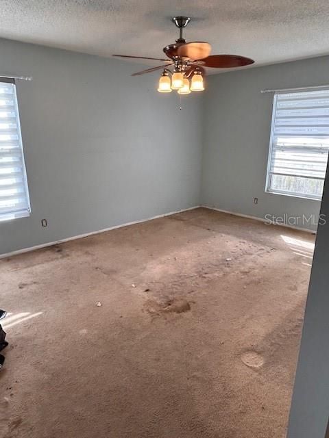 合同活跃: $460,000 (4 贝兹, 3 浴室, 1818 平方英尺)