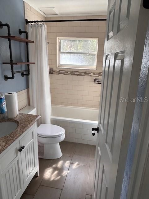 合同活跃: $460,000 (4 贝兹, 3 浴室, 1818 平方英尺)