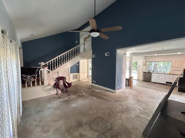 合同活跃: $460,000 (4 贝兹, 3 浴室, 1818 平方英尺)