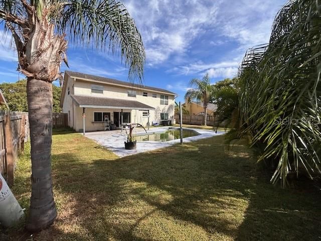 合同活跃: $460,000 (4 贝兹, 3 浴室, 1818 平方英尺)