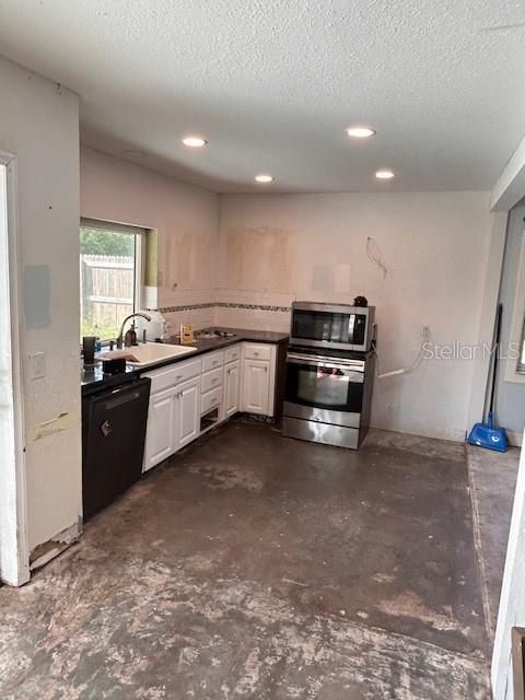 合同活跃: $460,000 (4 贝兹, 3 浴室, 1818 平方英尺)