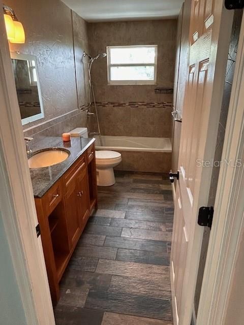 合同活跃: $460,000 (4 贝兹, 3 浴室, 1818 平方英尺)