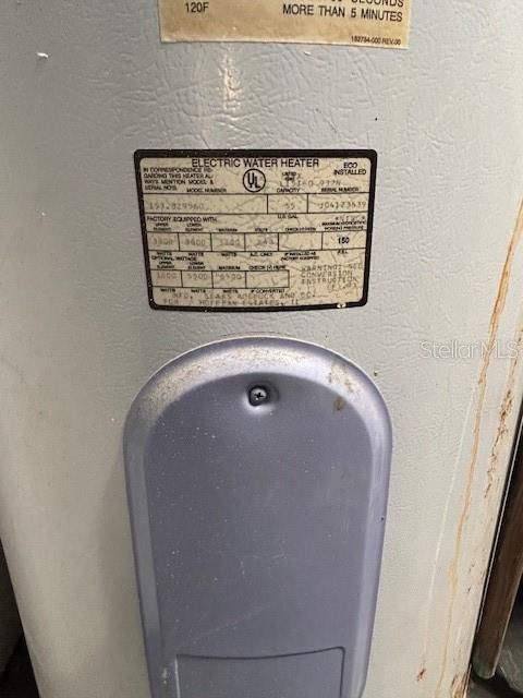 合同活跃: $460,000 (4 贝兹, 3 浴室, 1818 平方英尺)