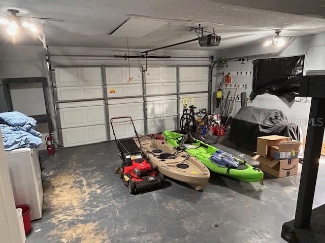 合同活跃: $460,000 (4 贝兹, 3 浴室, 1818 平方英尺)