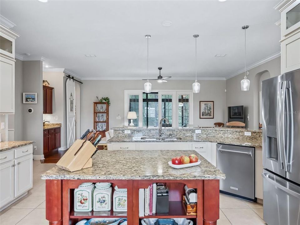 На продажу: $499,900 (3 спален, 2 ванн, 2354 Квадратных фут)