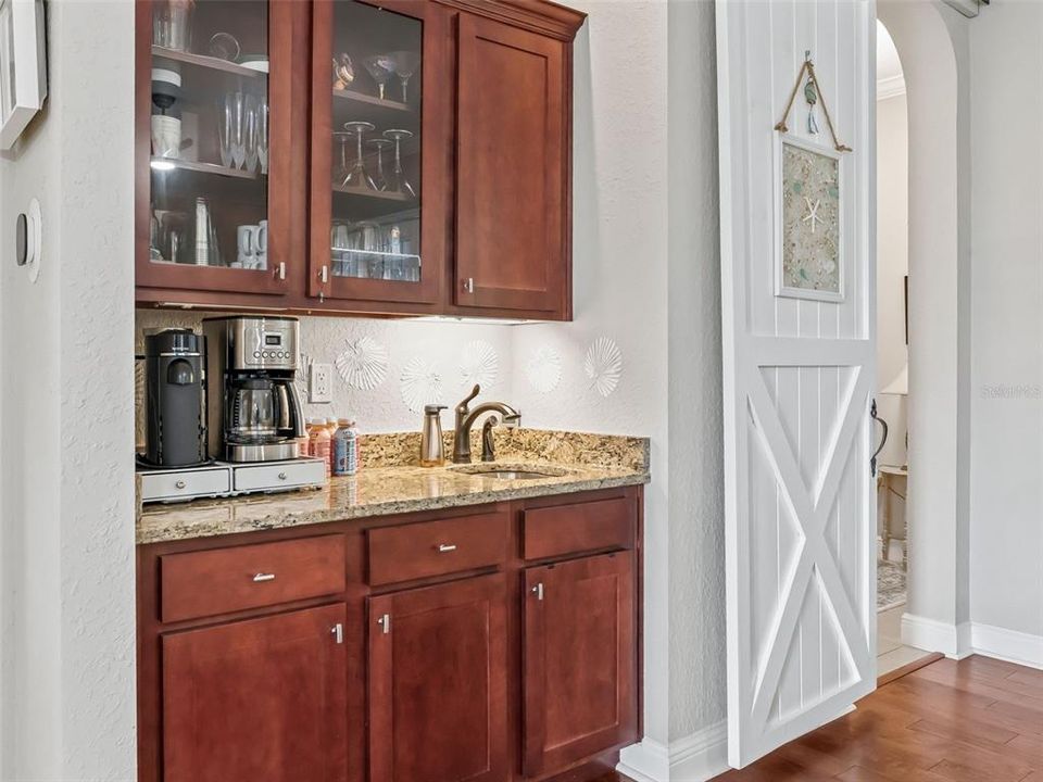 На продажу: $499,900 (3 спален, 2 ванн, 2354 Квадратных фут)