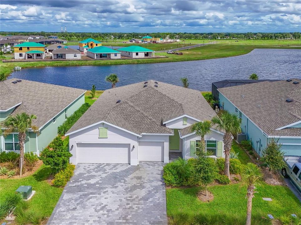 Под контрактом: $478,197 (4 спален, 3 ванн, 2267 Квадратных фут)