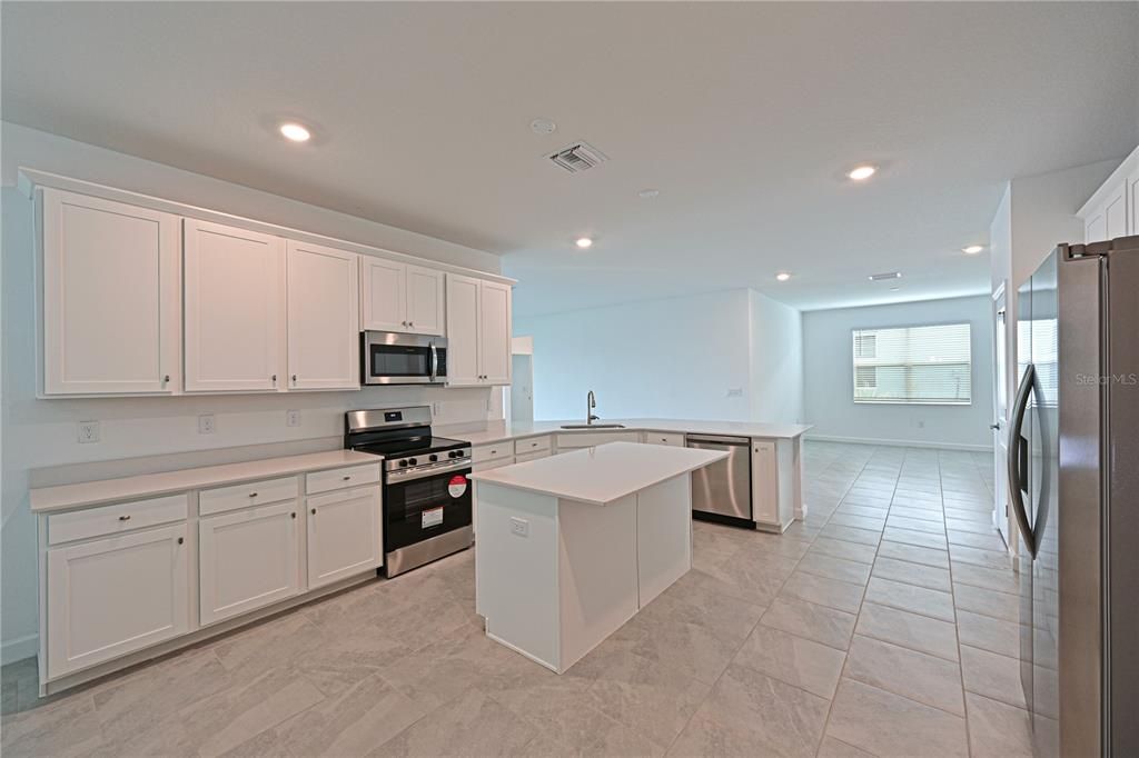 Под контрактом: $478,197 (4 спален, 3 ванн, 2267 Квадратных фут)