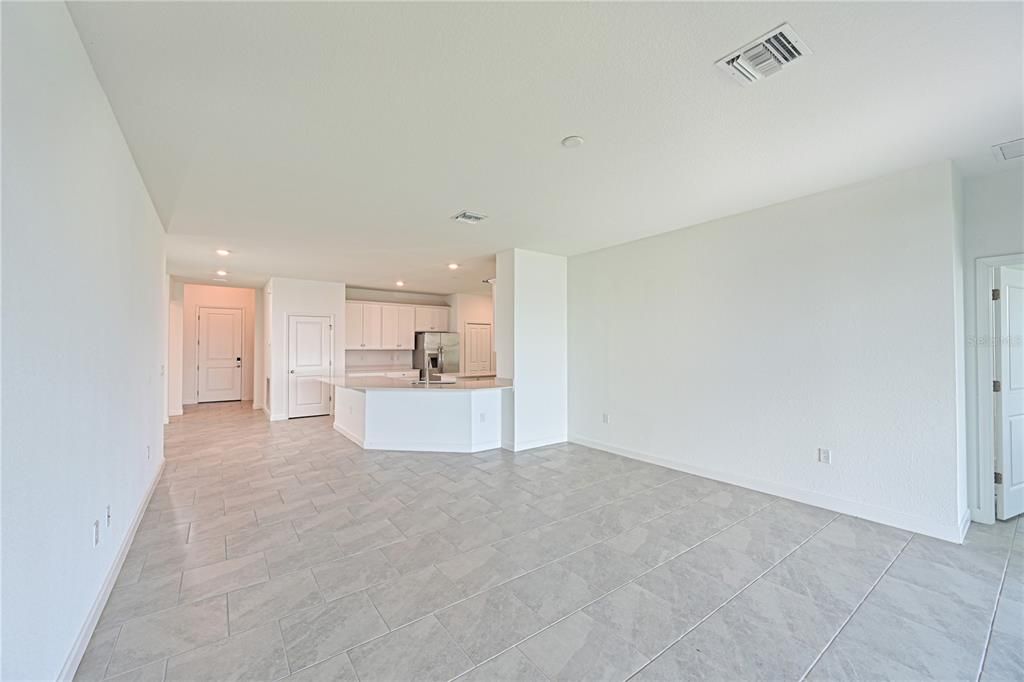 Под контрактом: $478,197 (4 спален, 3 ванн, 2267 Квадратных фут)