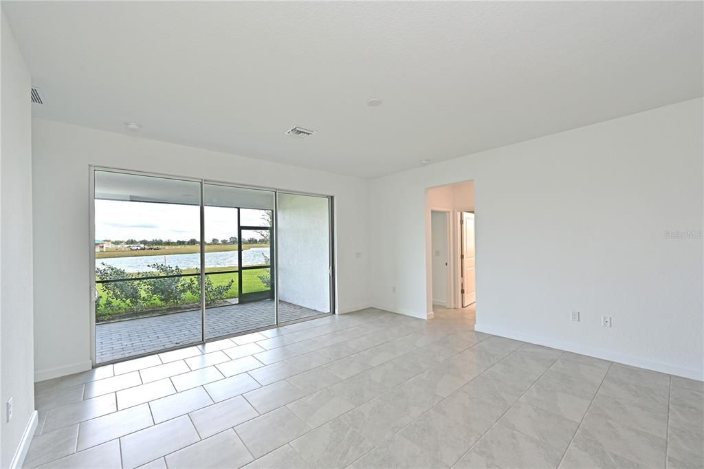 Под контрактом: $478,197 (4 спален, 3 ванн, 2267 Квадратных фут)