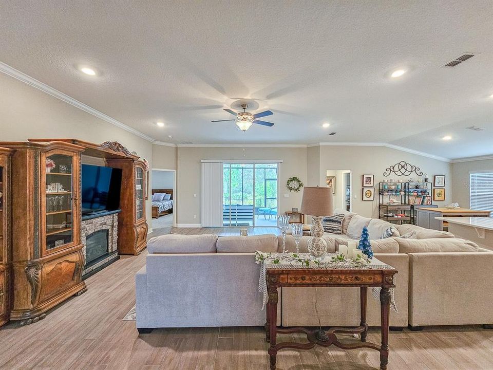 待售: $438,000 (4 贝兹, 3 浴室, 2356 平方英尺)