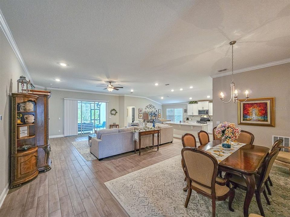 待售: $438,000 (4 贝兹, 3 浴室, 2356 平方英尺)