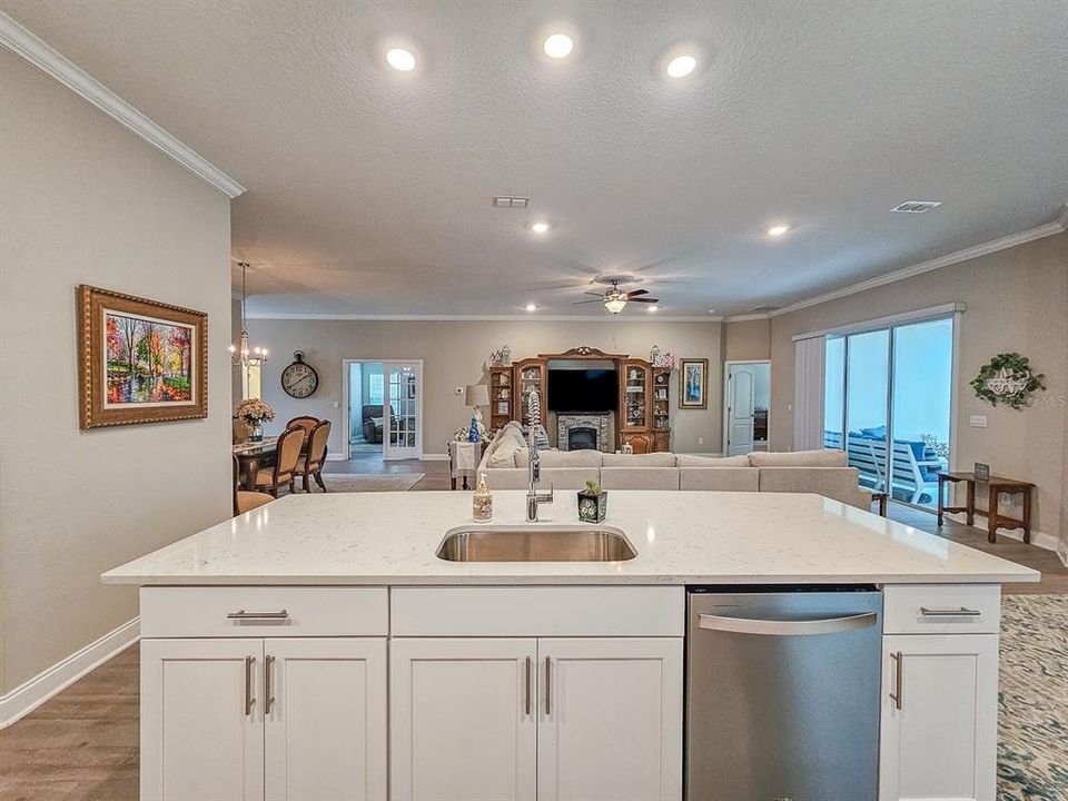 待售: $438,000 (4 贝兹, 3 浴室, 2356 平方英尺)