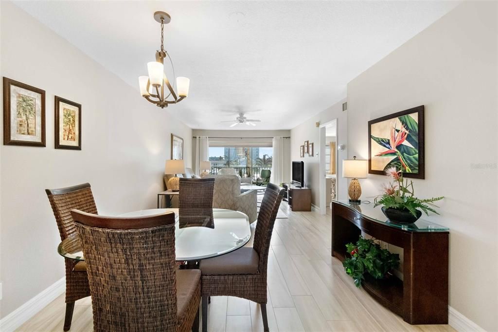 待售: $699,000 (1 贝兹, 1 浴室, 956 平方英尺)