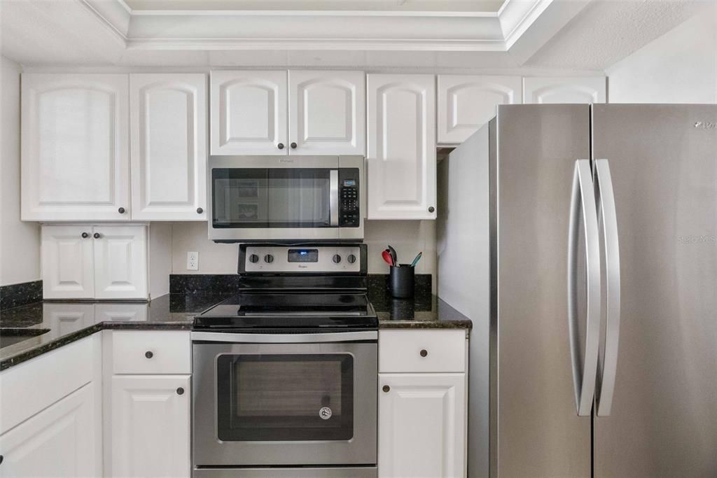 待售: $699,000 (1 贝兹, 1 浴室, 956 平方英尺)