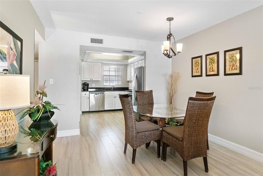 待售: $699,000 (1 贝兹, 1 浴室, 956 平方英尺)