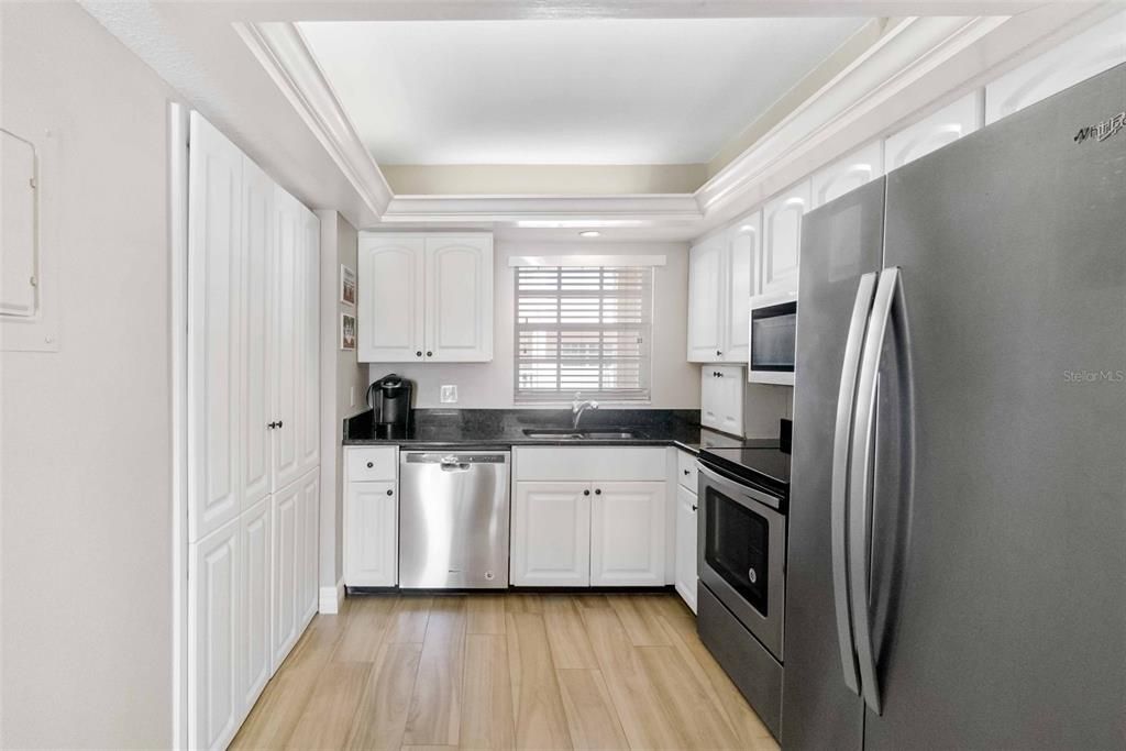 待售: $699,000 (1 贝兹, 1 浴室, 956 平方英尺)