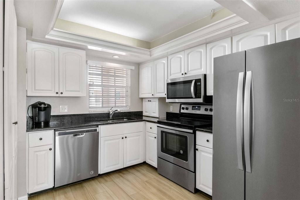 待售: $699,000 (1 贝兹, 1 浴室, 956 平方英尺)