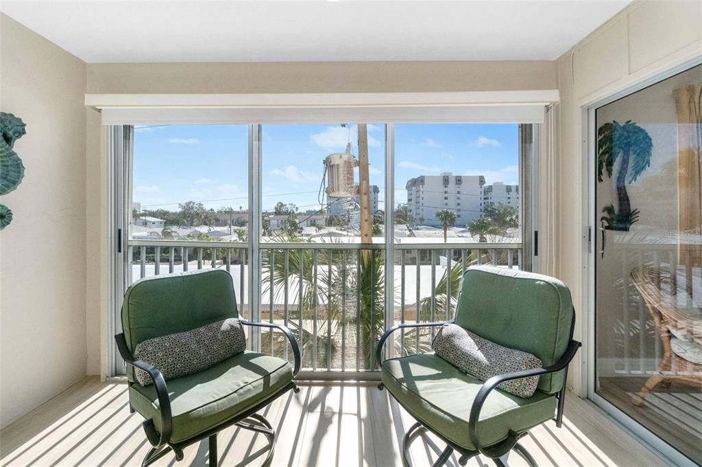 待售: $699,000 (1 贝兹, 1 浴室, 956 平方英尺)