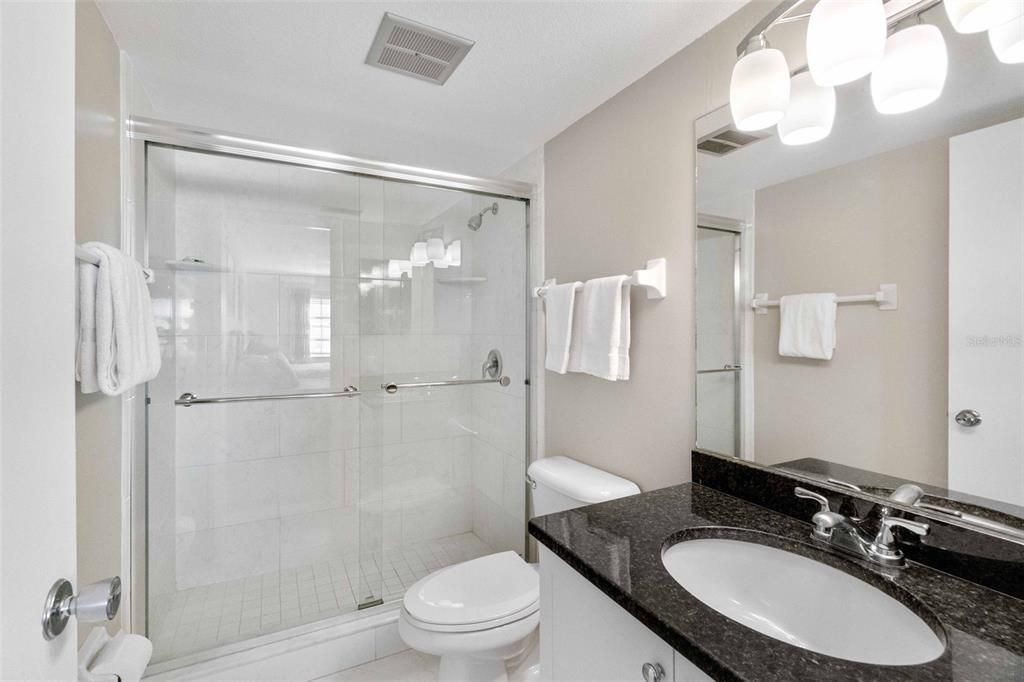 待售: $699,000 (1 贝兹, 1 浴室, 956 平方英尺)