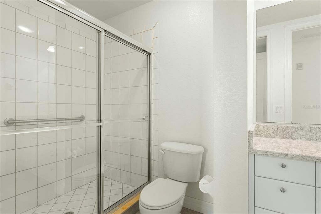 合同活跃: $225,000 (2 贝兹, 2 浴室, 1485 平方英尺)