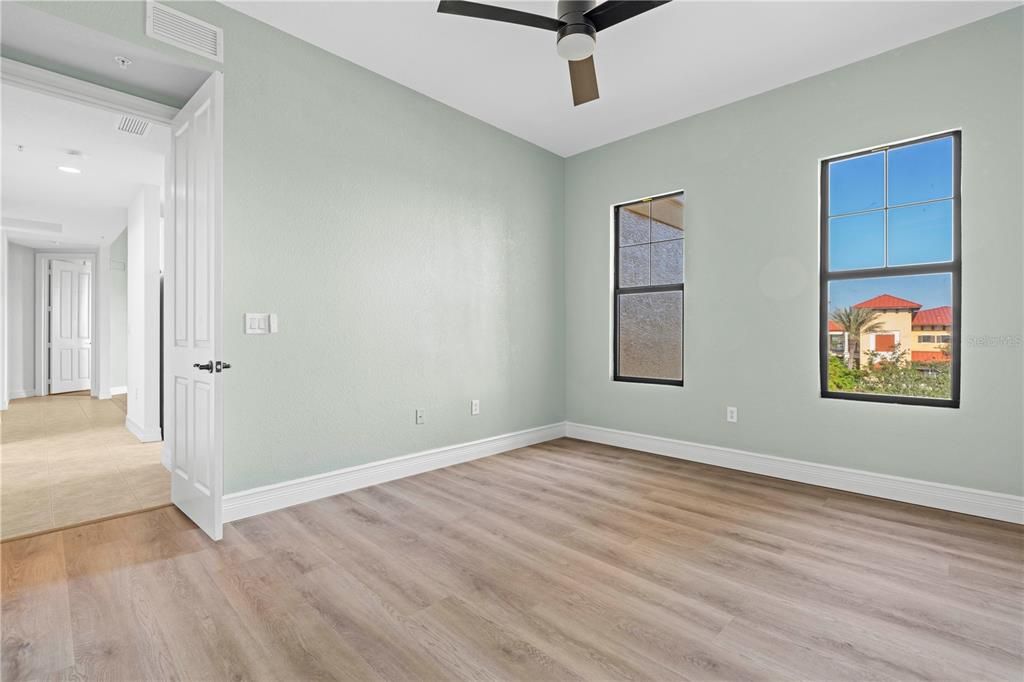 合同活跃: $225,000 (2 贝兹, 2 浴室, 1485 平方英尺)