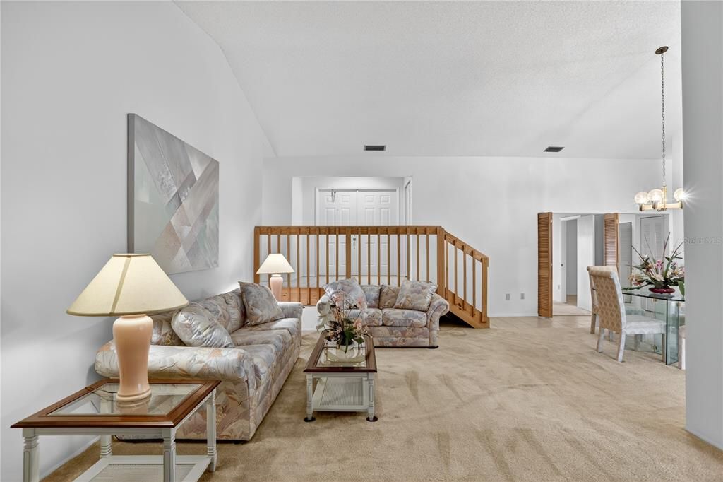 Activo con contrato: $625,000 (4 camas, 3 baños, 2449 Pies cuadrados)