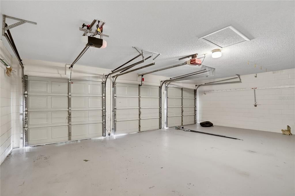 Activo con contrato: $625,000 (4 camas, 3 baños, 2449 Pies cuadrados)