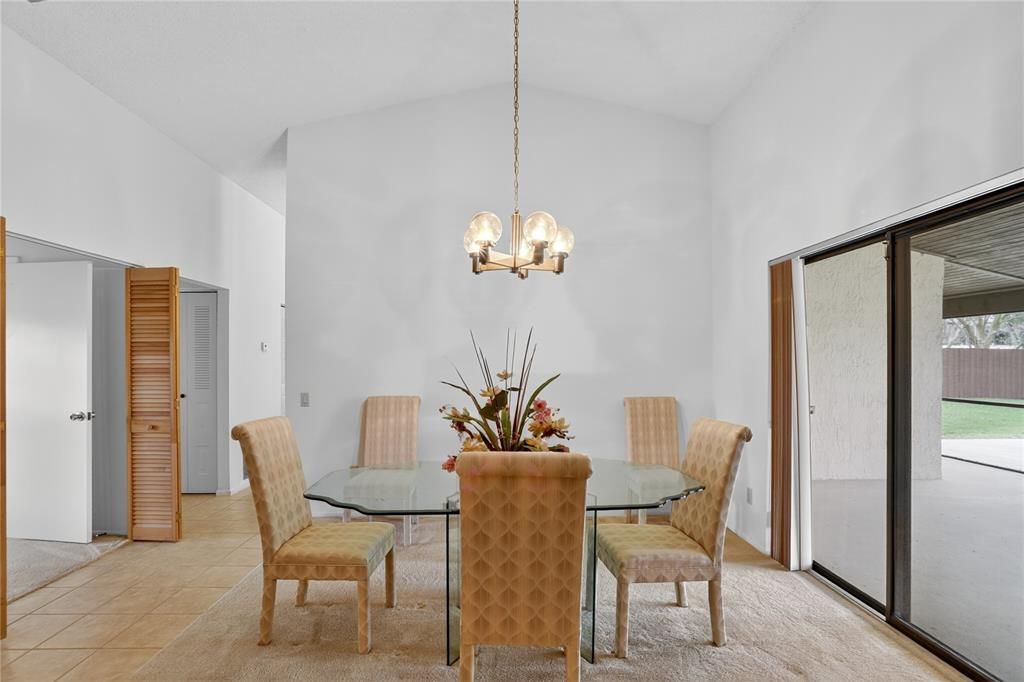 Activo con contrato: $625,000 (4 camas, 3 baños, 2449 Pies cuadrados)