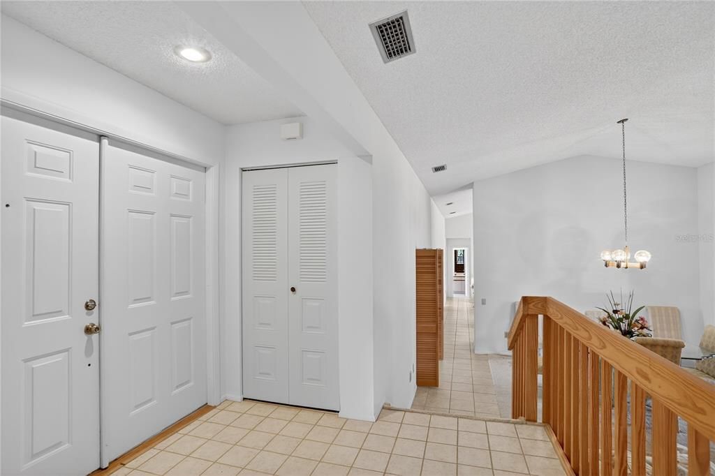 Activo con contrato: $625,000 (4 camas, 3 baños, 2449 Pies cuadrados)