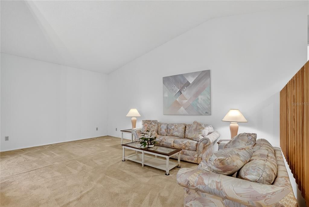 Activo con contrato: $625,000 (4 camas, 3 baños, 2449 Pies cuadrados)