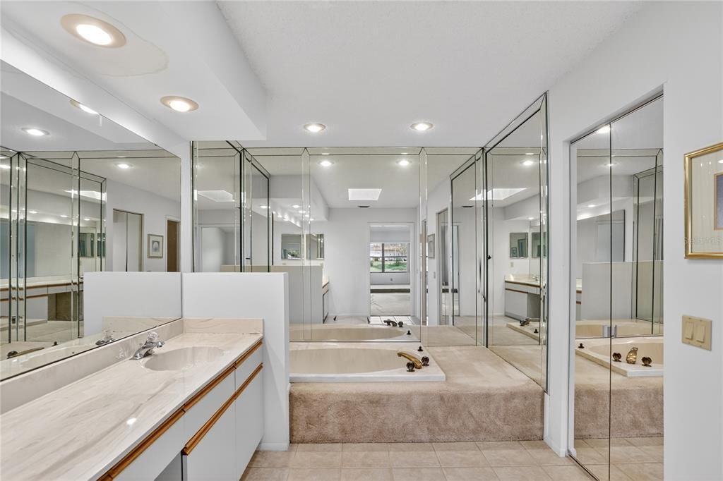 Activo con contrato: $625,000 (4 camas, 3 baños, 2449 Pies cuadrados)