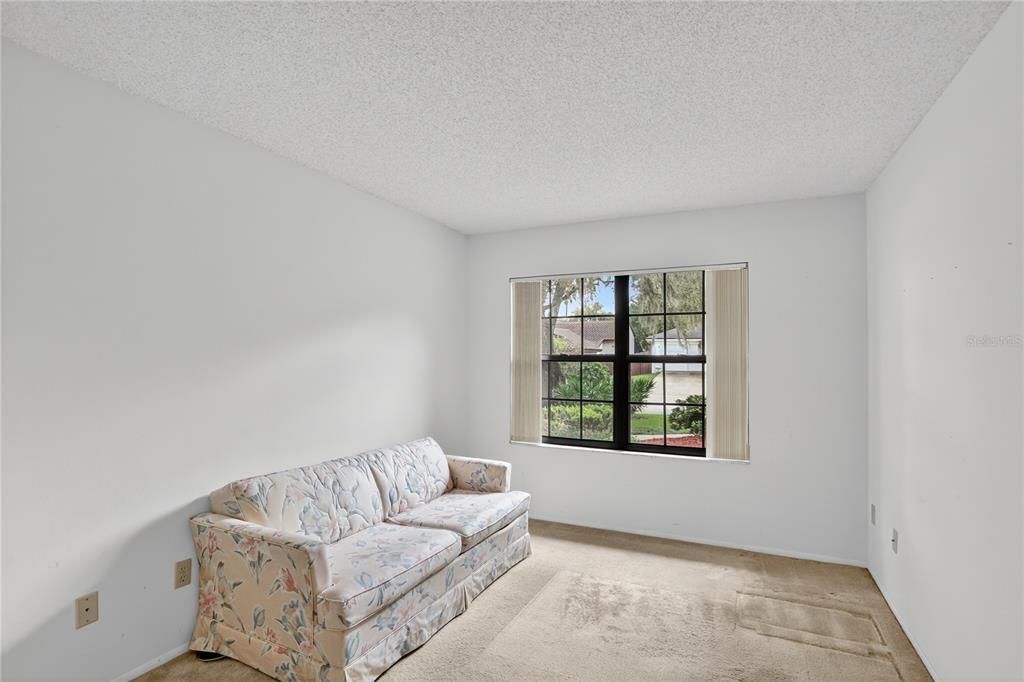 Activo con contrato: $625,000 (4 camas, 3 baños, 2449 Pies cuadrados)