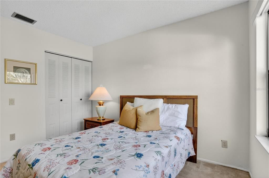 Activo con contrato: $625,000 (4 camas, 3 baños, 2449 Pies cuadrados)