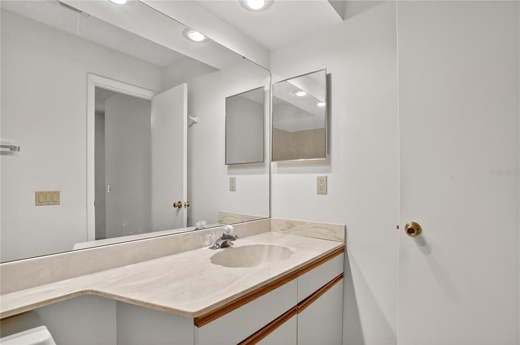 Activo con contrato: $625,000 (4 camas, 3 baños, 2449 Pies cuadrados)