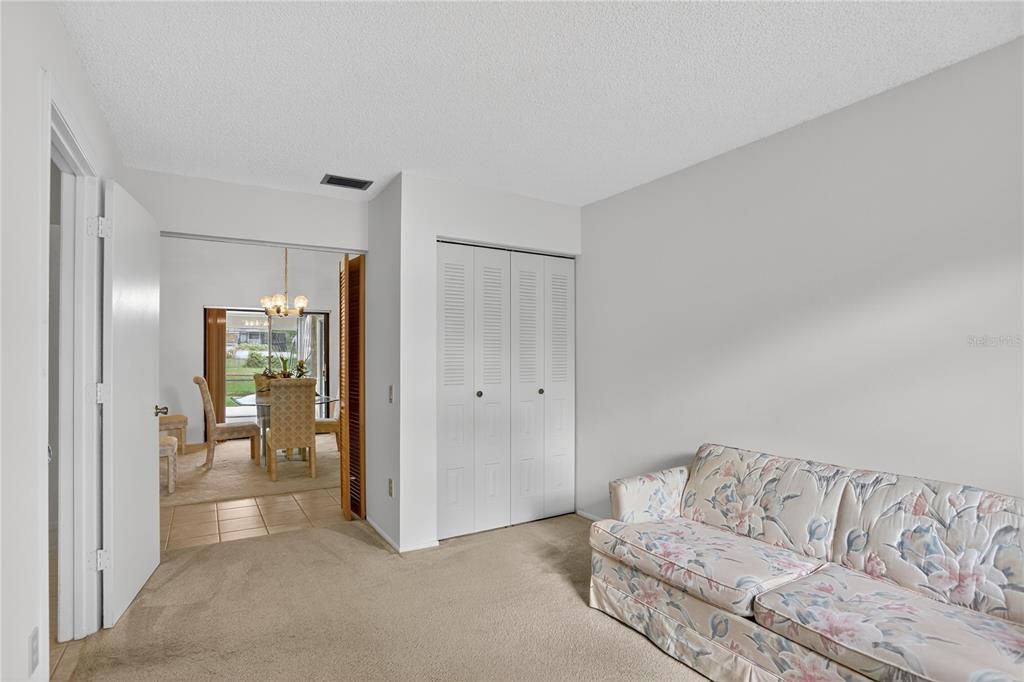 Activo con contrato: $625,000 (4 camas, 3 baños, 2449 Pies cuadrados)