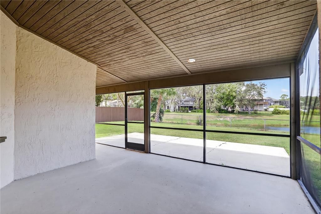 Activo con contrato: $625,000 (4 camas, 3 baños, 2449 Pies cuadrados)