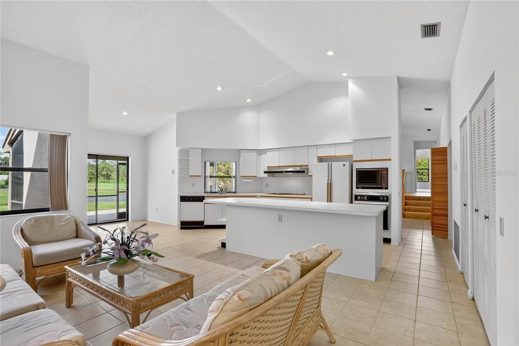 Activo con contrato: $625,000 (4 camas, 3 baños, 2449 Pies cuadrados)