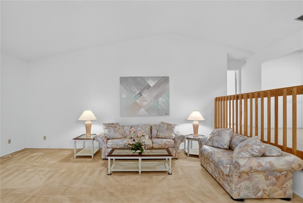 Activo con contrato: $625,000 (4 camas, 3 baños, 2449 Pies cuadrados)