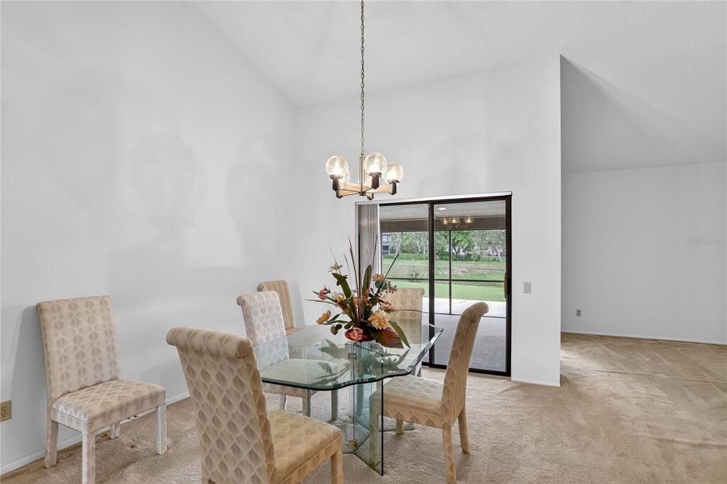 Activo con contrato: $625,000 (4 camas, 3 baños, 2449 Pies cuadrados)