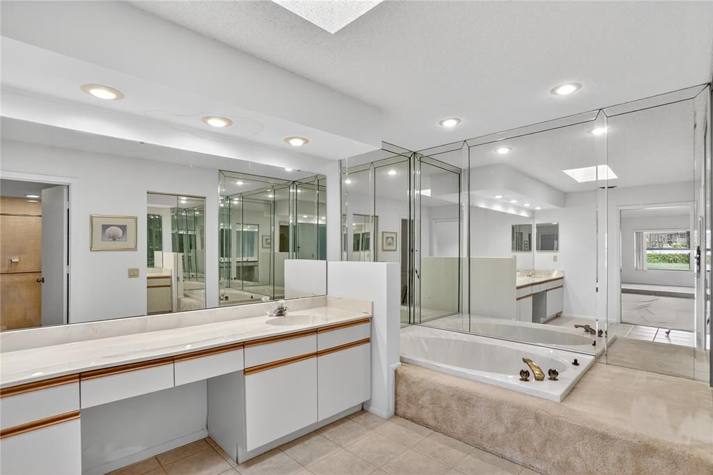 Activo con contrato: $625,000 (4 camas, 3 baños, 2449 Pies cuadrados)