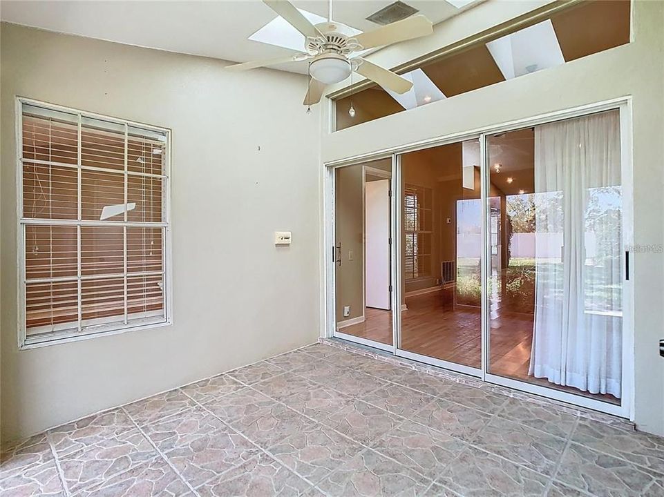 Activo con contrato: $175,000 (2 camas, 2 baños, 1232 Pies cuadrados)