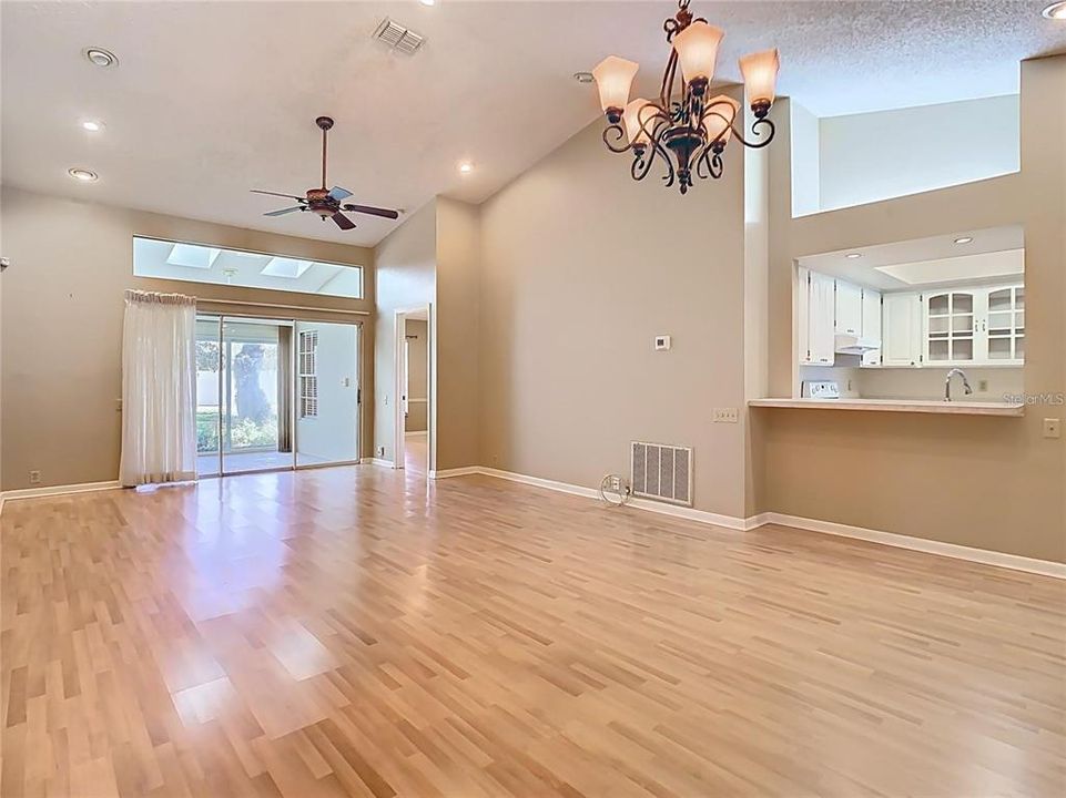 Activo con contrato: $175,000 (2 camas, 2 baños, 1232 Pies cuadrados)