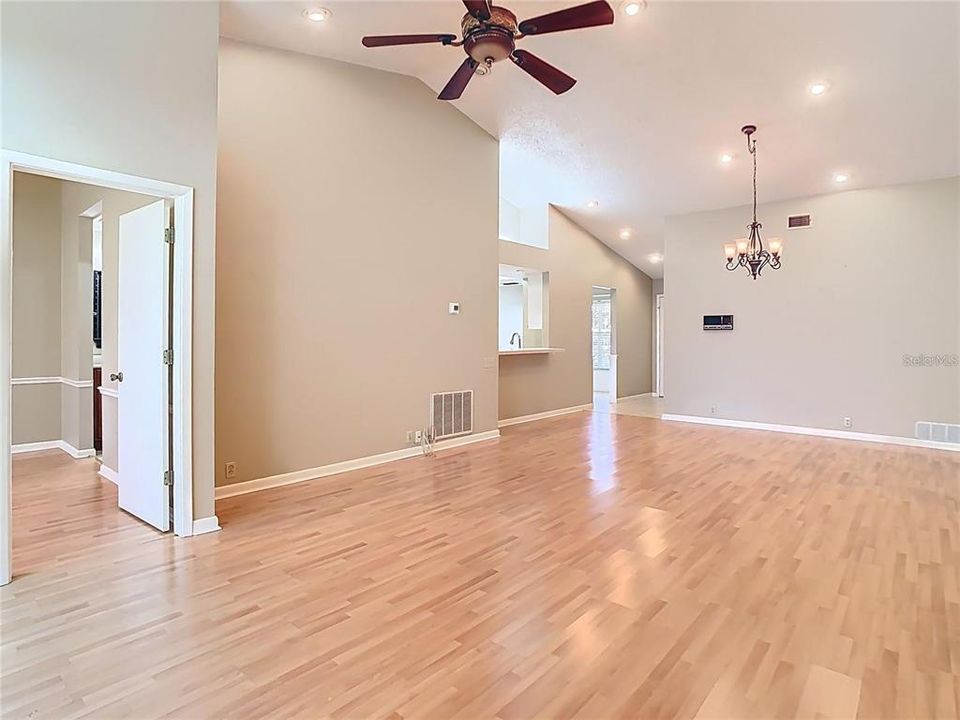 Activo con contrato: $175,000 (2 camas, 2 baños, 1232 Pies cuadrados)