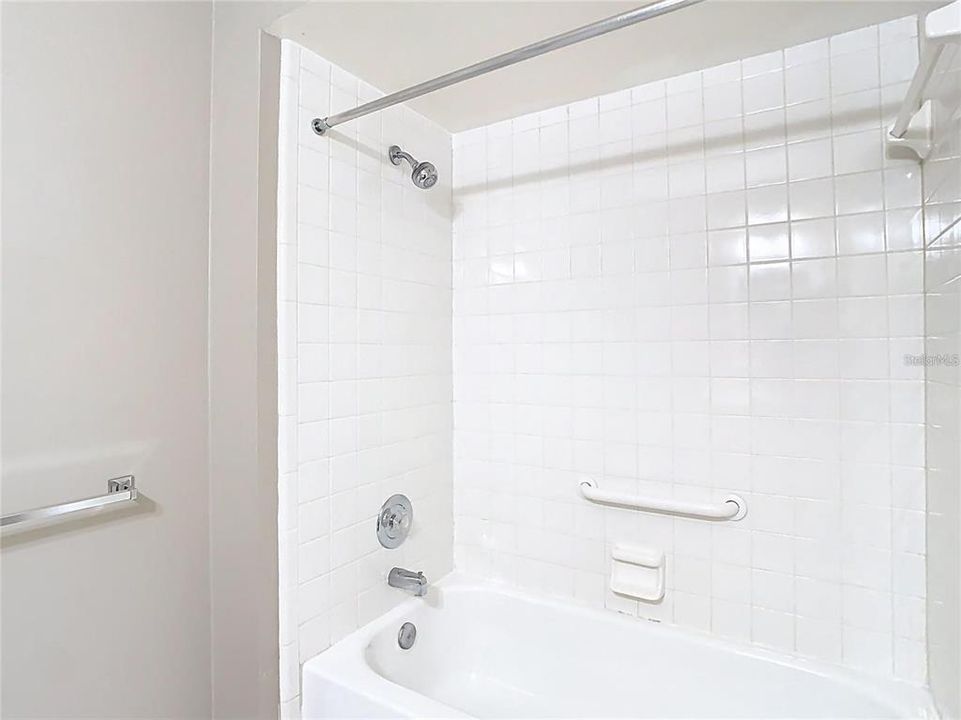 Activo con contrato: $175,000 (2 camas, 2 baños, 1232 Pies cuadrados)