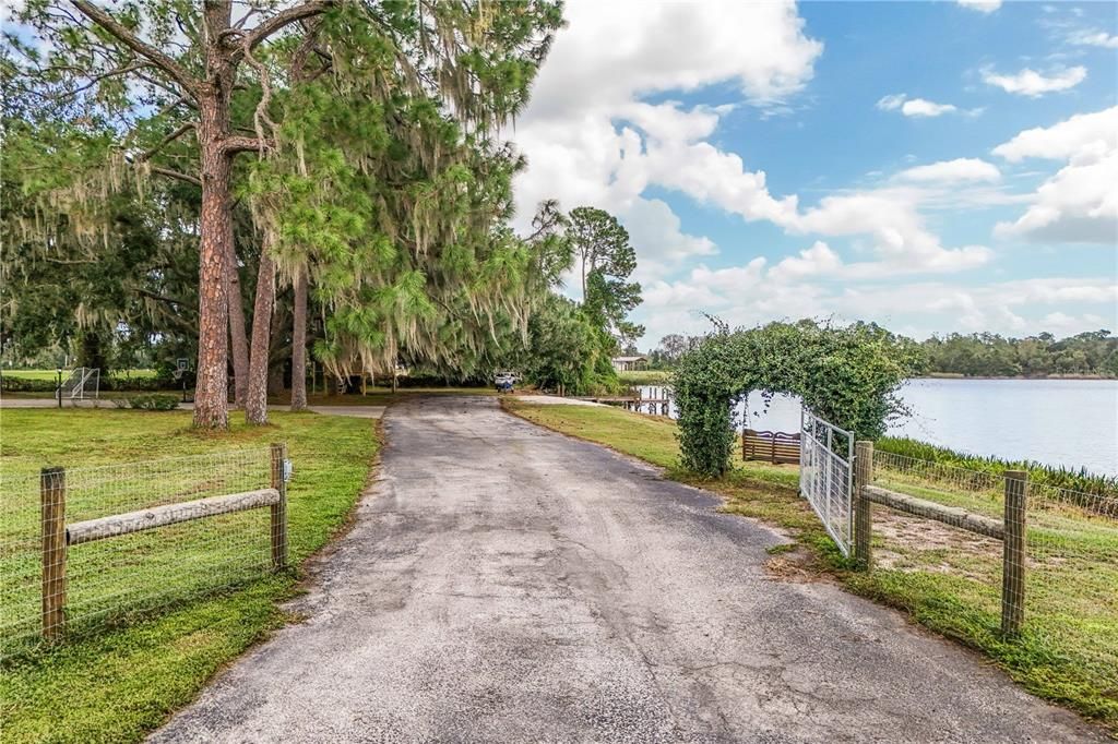 For Sale: $699,999 (3 beds, 2 baths, 2679 Square Feet)