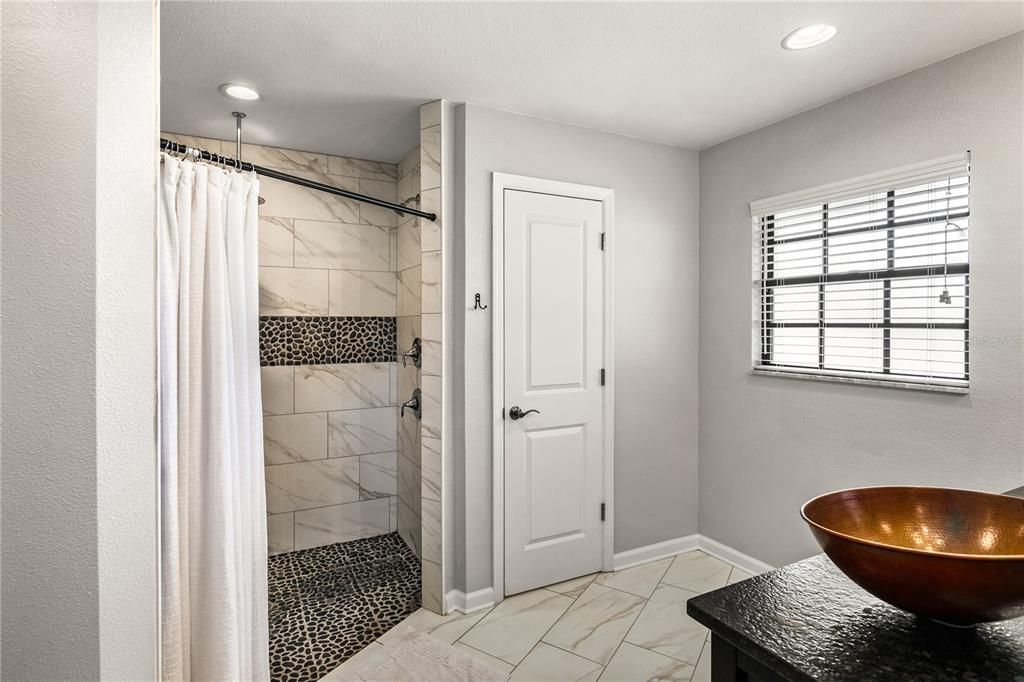 For Sale: $699,999 (3 beds, 2 baths, 2679 Square Feet)