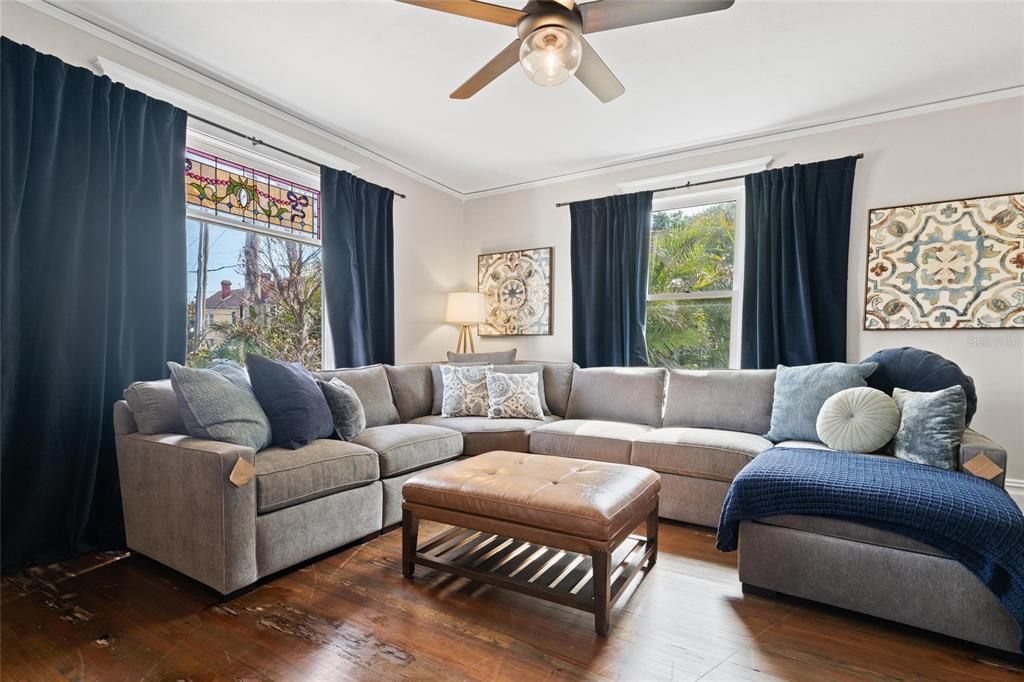 For Rent: $4,999 (5 beds, 3 baths, 2055 Square Feet)