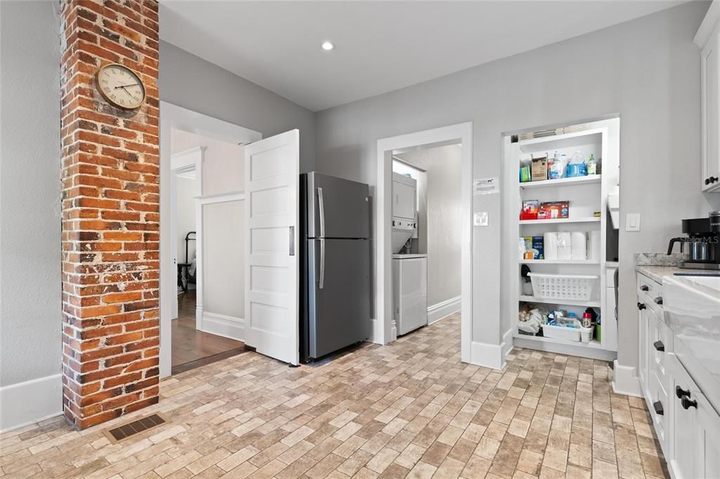 For Rent: $4,999 (5 beds, 3 baths, 2055 Square Feet)